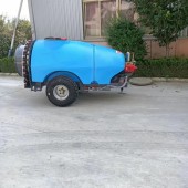 外贸出口拖拉机牵引果园风送式1300L喷雾机 农用打药机