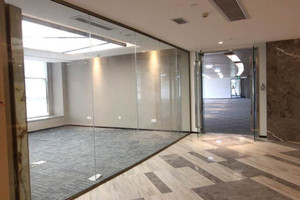 枣庄市中玻璃隔断实现不同的办公风格 煜艺90