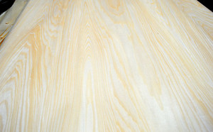 木皮厂家热销椴木0.3木皮，斑马、白杨、花梨、黑胡桃、水曲柳木皮，本产品具光泽、略清香，耐磨性好，很耐腐，强度高质量保证