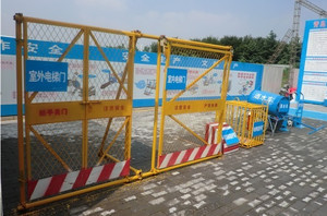 临沂建筑工地标准化施工电梯防护门