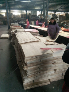 祥明木板材批发二次砂光成型胶合板，杨木整芯，12厘花柳面底，可用于包装，家装，家具等