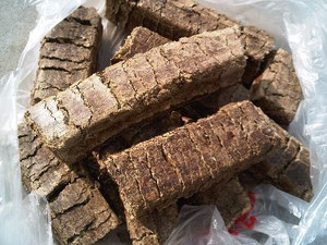 皓越 花生壳压块燃料厂家生产，性价比高，质量高